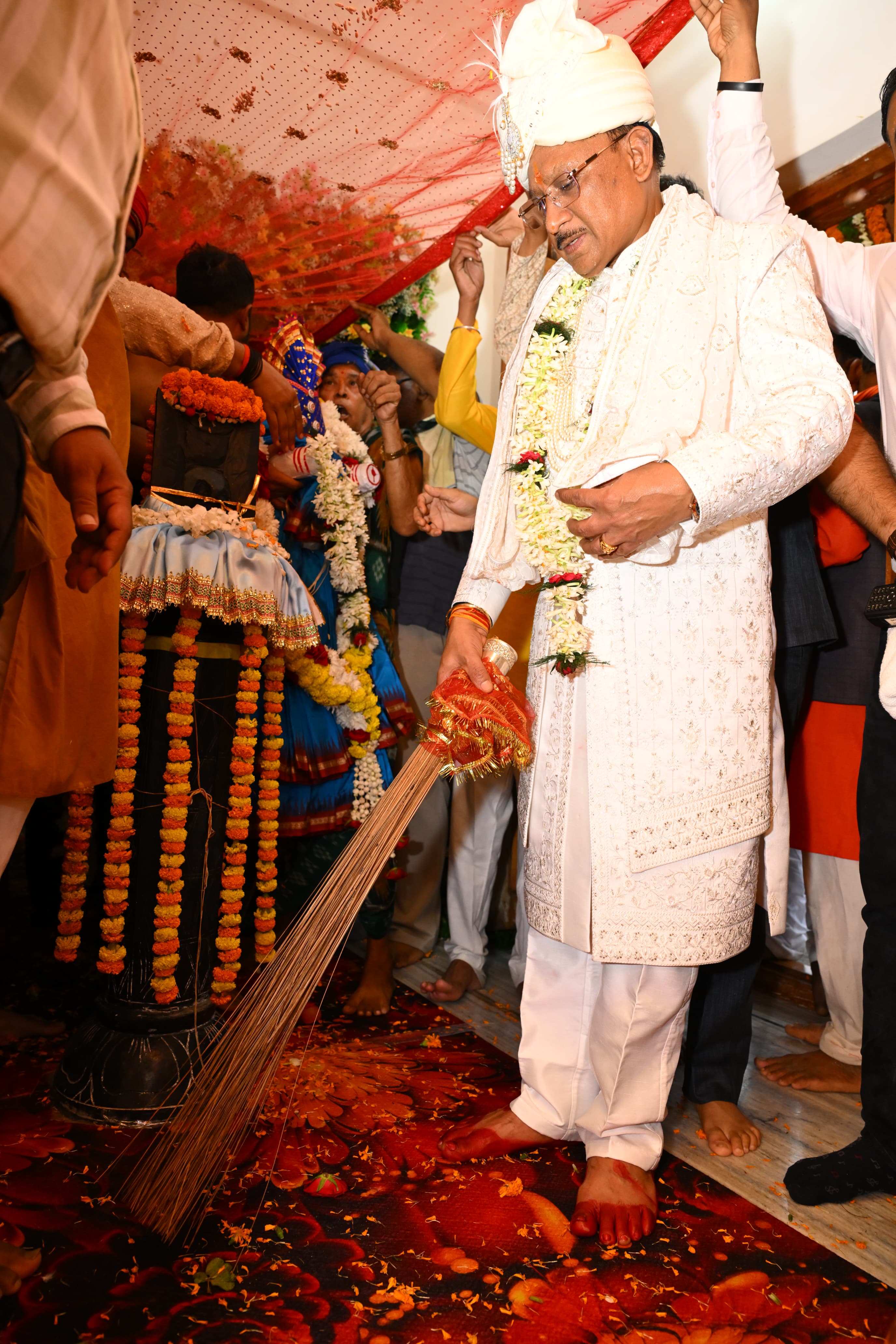 गजपति महाराजा की परंपरा निभाते हुए मुख्यमंत्री श्री विष्णुदेव साय ने दोकड़ा में खींचा भगवान जगन्नाथ का रथ, प्रदेश की सुख-समृद्धि और खुशहाली के लिए की प्रार्थना