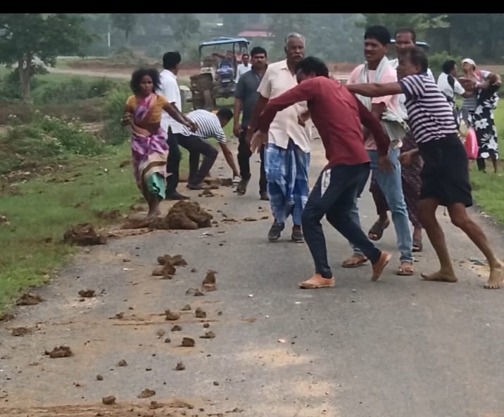 टुकुपखना में जमीन को लेकर बवाल! एक पक्ष ने लगाए मारपीट और दुष्कर्म की धमकी के आरोप, दूसरे पक्ष ने बताया साजिश