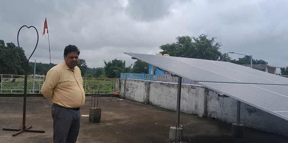 पीएम सूर्य घर मुफ्त बिजली योजना ने बदल दी अशोक कुमार गुप्ता के परिवार की जिंदगी, छत पर लगा सोलर पैनल बना 'बिजली बचत' का सहारा
