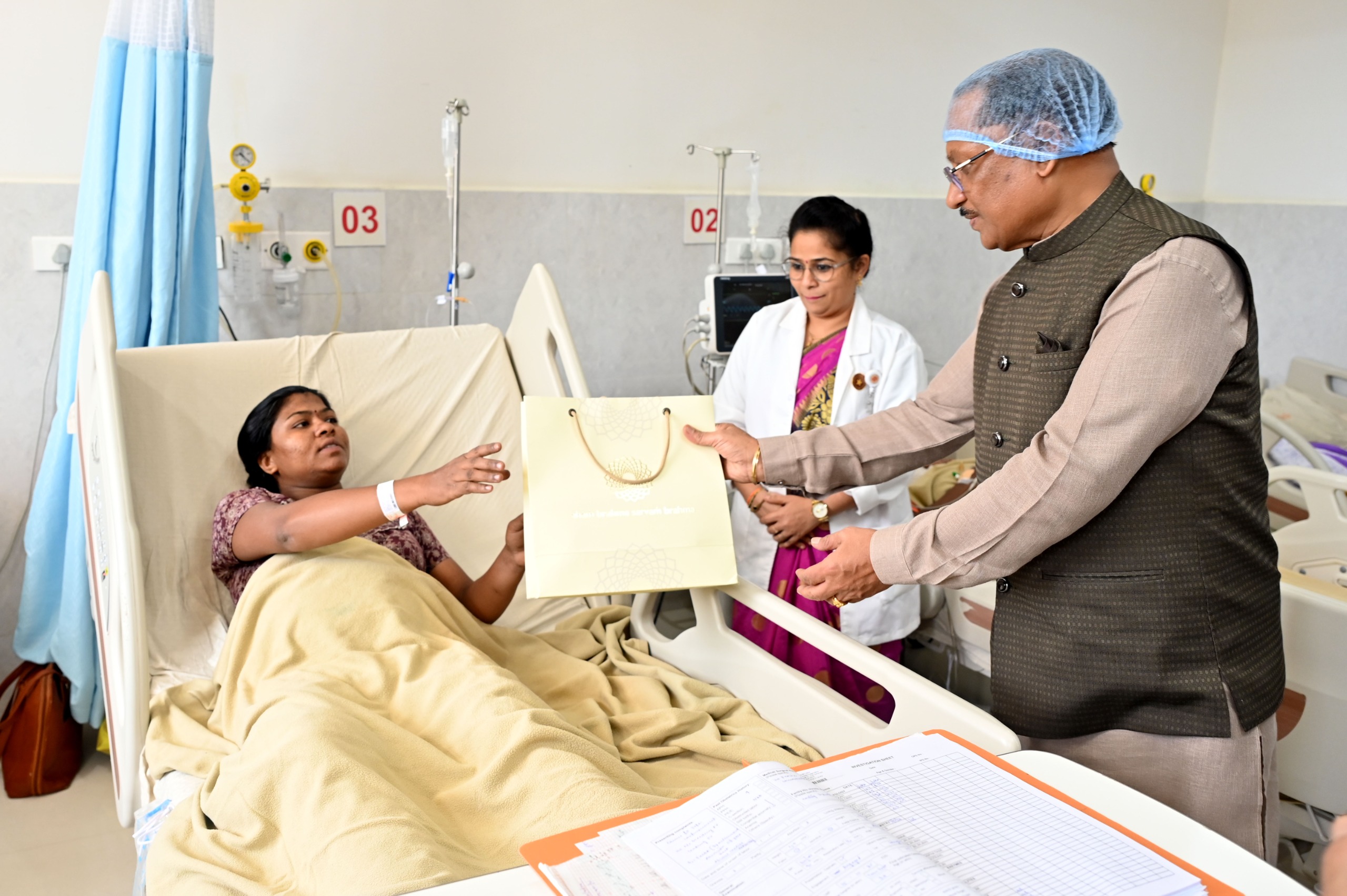 कर्नाटक के सत्य साई ग्राम पहुंचे मुख्यमंत्री विष्णुदेव साय, शिक्षा-स्वास्थ्य और पोषण के सेवा मॉडल को बताया विकसित छत्तीसगढ़ के लिए प्रेरणादायी, जनकल्याण के विस्तार पर हुई अहम चर्चा