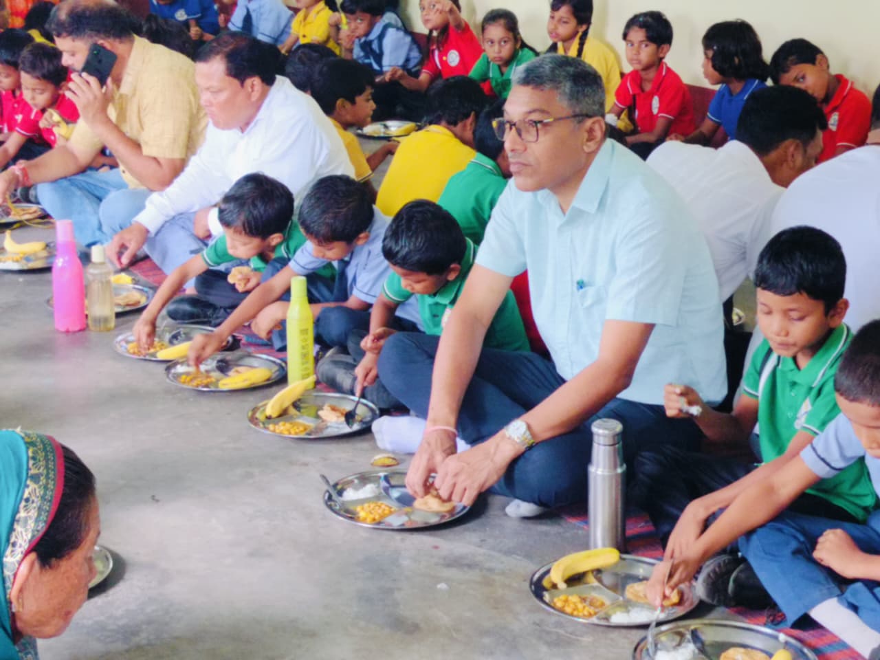 पांच सौ विद्यालयों में पोषण, पर्यावरण और सहभागिता का संगम, बैगलेस डे पर सूरजपुर की अनूठी पहल