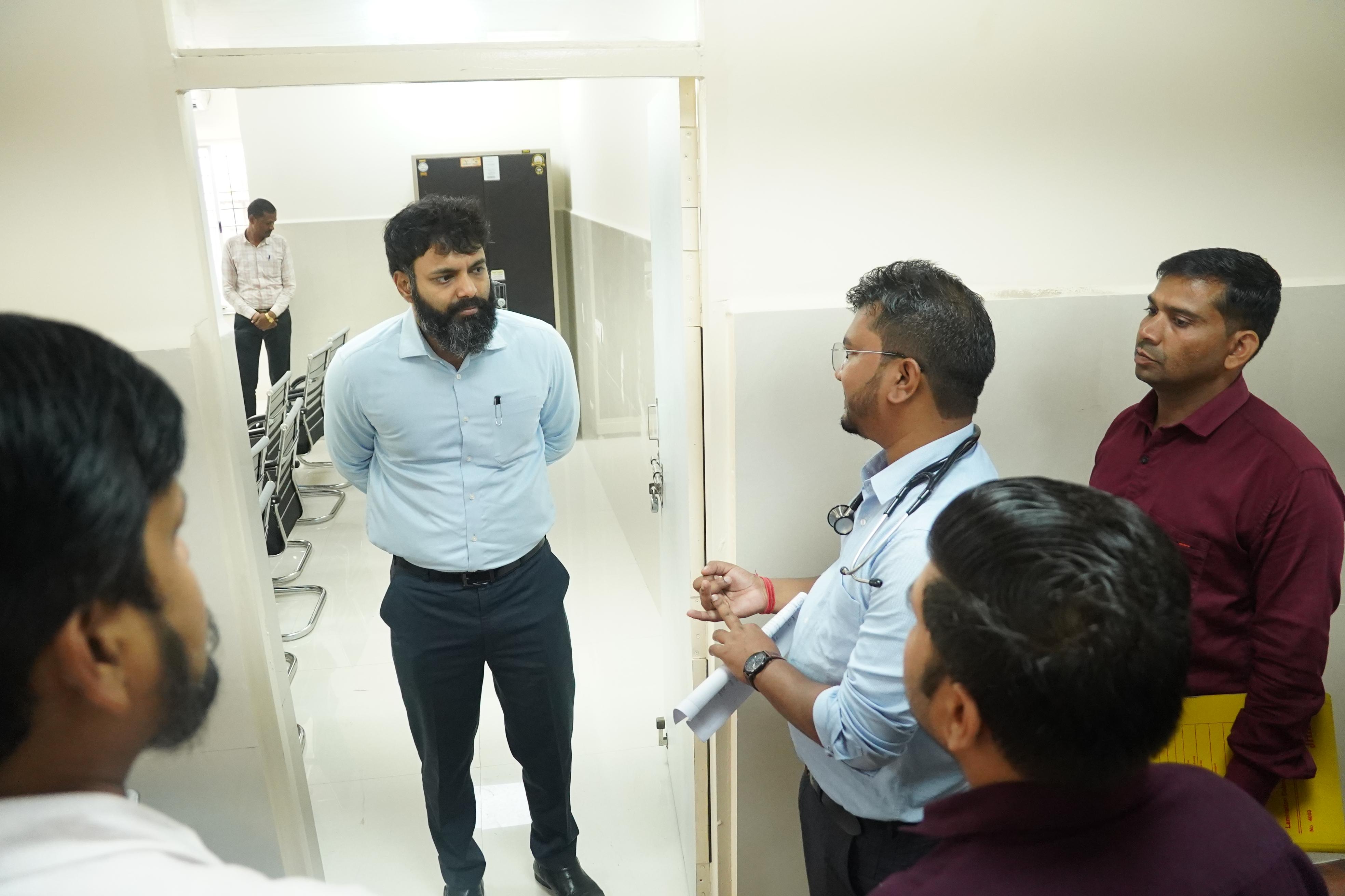 कलेक्टर श्री रोहित व्यास ने 50 बेड के क्रिटिकल केयर हेल्थ ब्लॉक का किया निरीक्षण ,निर्धारित सभी मानकों एवं गुणवत्ता के साथ शीघ्र पूरा करने दिए निर्देश