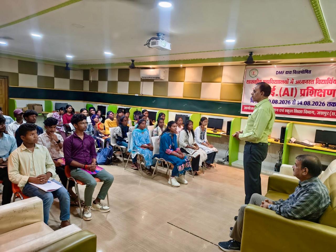 अब जशपुर के कॉलेज विद्यार्थी भी बनेंगे एआई एक्सपर्ट! 40 विद्यार्थियों का पांच दिवसीय आवासीय प्रशिक्षण शुरू, चैटजीपीटी, जेमिनी, कोपायलट सहित आधुनिक एआई टूल्स के इस्तेमाल की मिलेगी प्रायोगिक जानकारी