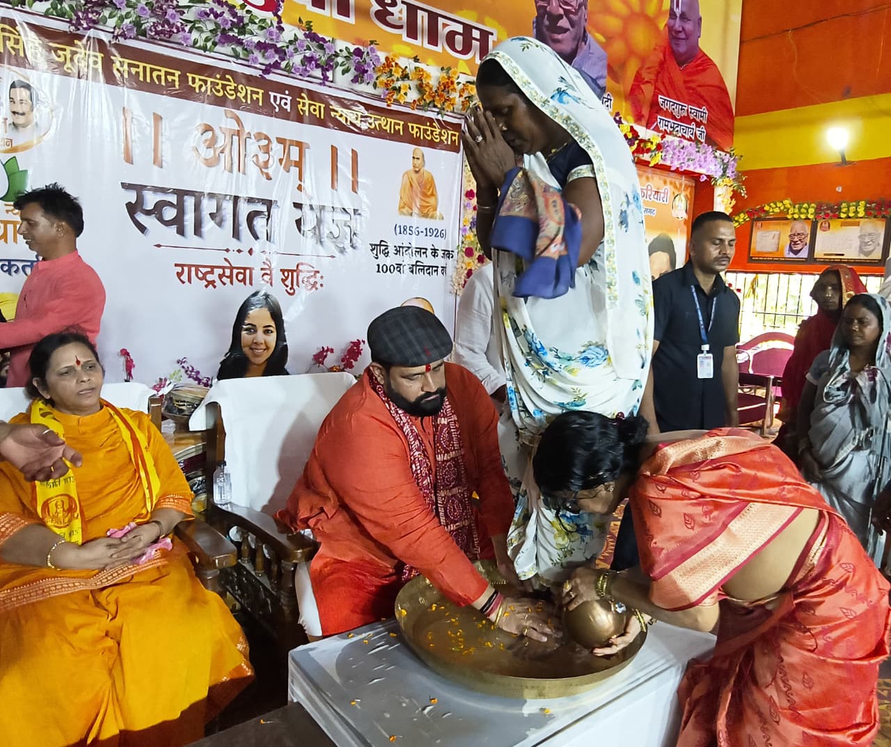 सावन महोत्सव में बड़ा धार्मिक आयोजन: सवा लाख पार्थिव शिवलिंग का पूजन, वैदिक मंत्रोच्चार के बीच 500 धर्मांतरित परिवारों की सनातन में सम्मानपूर्वक घर वापसी; प्रबल प्रताप सिंह जूदेव का कड़ा संदेश&mdash; &ldquo;भगवान शिव पर अशोभनीय टिप्पणी करने वाले सुन लें, सनातन को छेड़ा है, अब सनातन तुझे छोड़ेगा नहीं&rdquo;