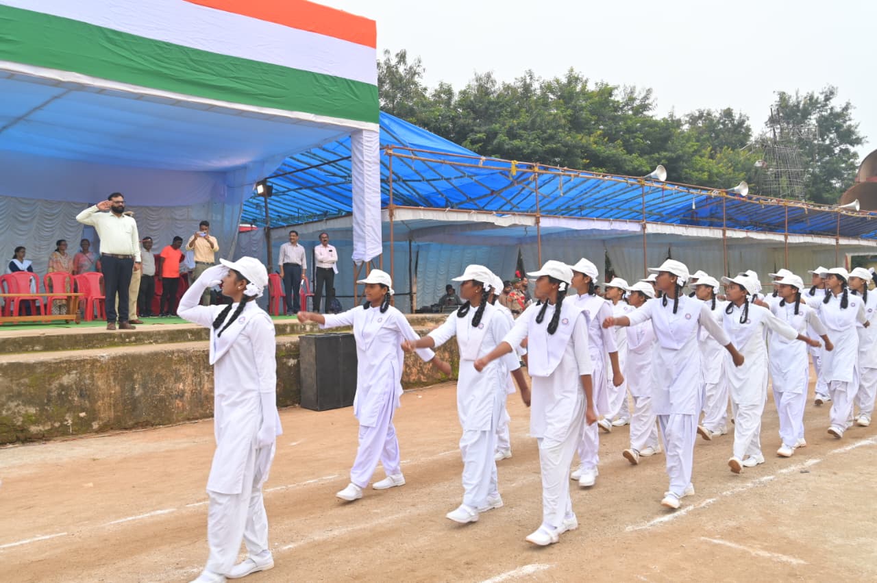 स्वतंत्रता दिवस के फाइनल रिहर्सल में दिखा देशभक्ति और अनुशासन का उत्साह, कलेक्टर-एसएसपी ने तैयारियों का लिया जायजा