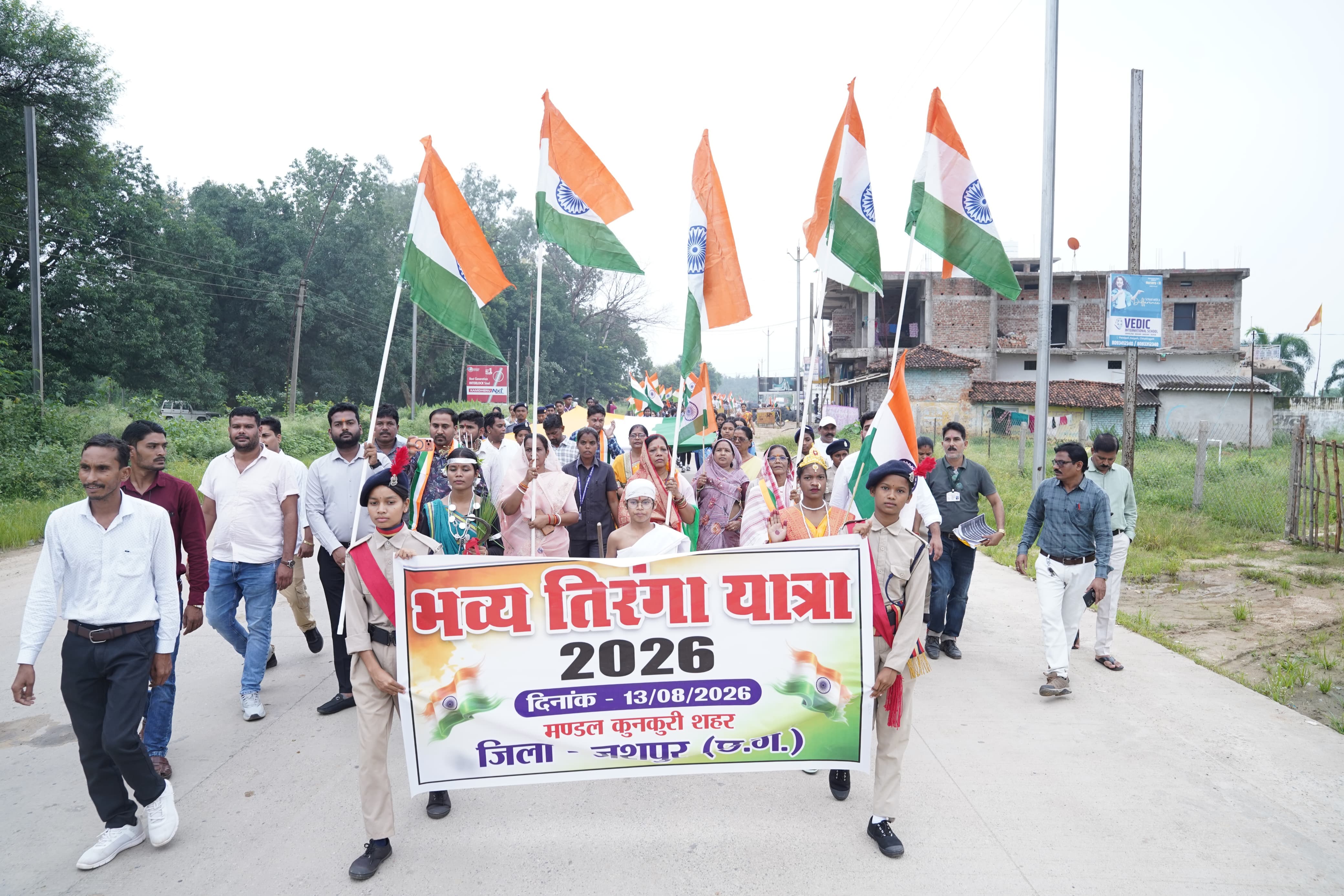बंदरचूवां और कलिबा में गूंजा भारत माता का जयघोष, हाथों में तिरंगा थाम सड़कों पर उमड़ा देशभक्ति का सैलाब, कौशल्या साय की मौजूदगी में निकली भव्य तिरंगा यात्रा