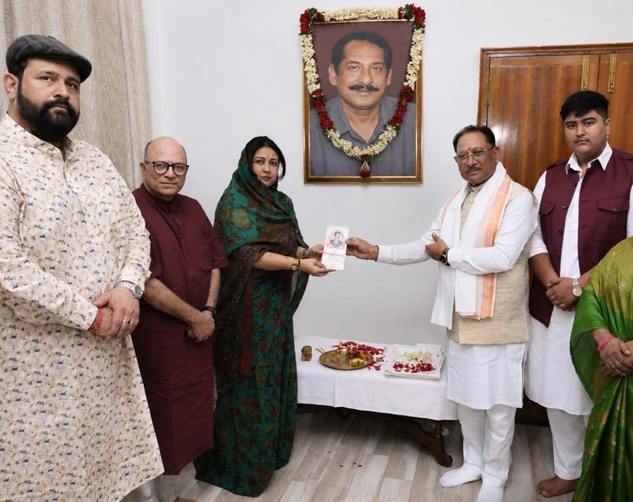 कुमार साहब जैसे करिश्माई जनप्रतिनिधि सदियों में एक बार जन्म लेते हैं&rdquo; &mdash; दिलीप सिंह जूदेव को समर्पित कविता का मुख्यमंत्री साय ने किया विमोचन, कहा- उनके मार्गदर्शन से ही राजनीति में आगे बढ़ा