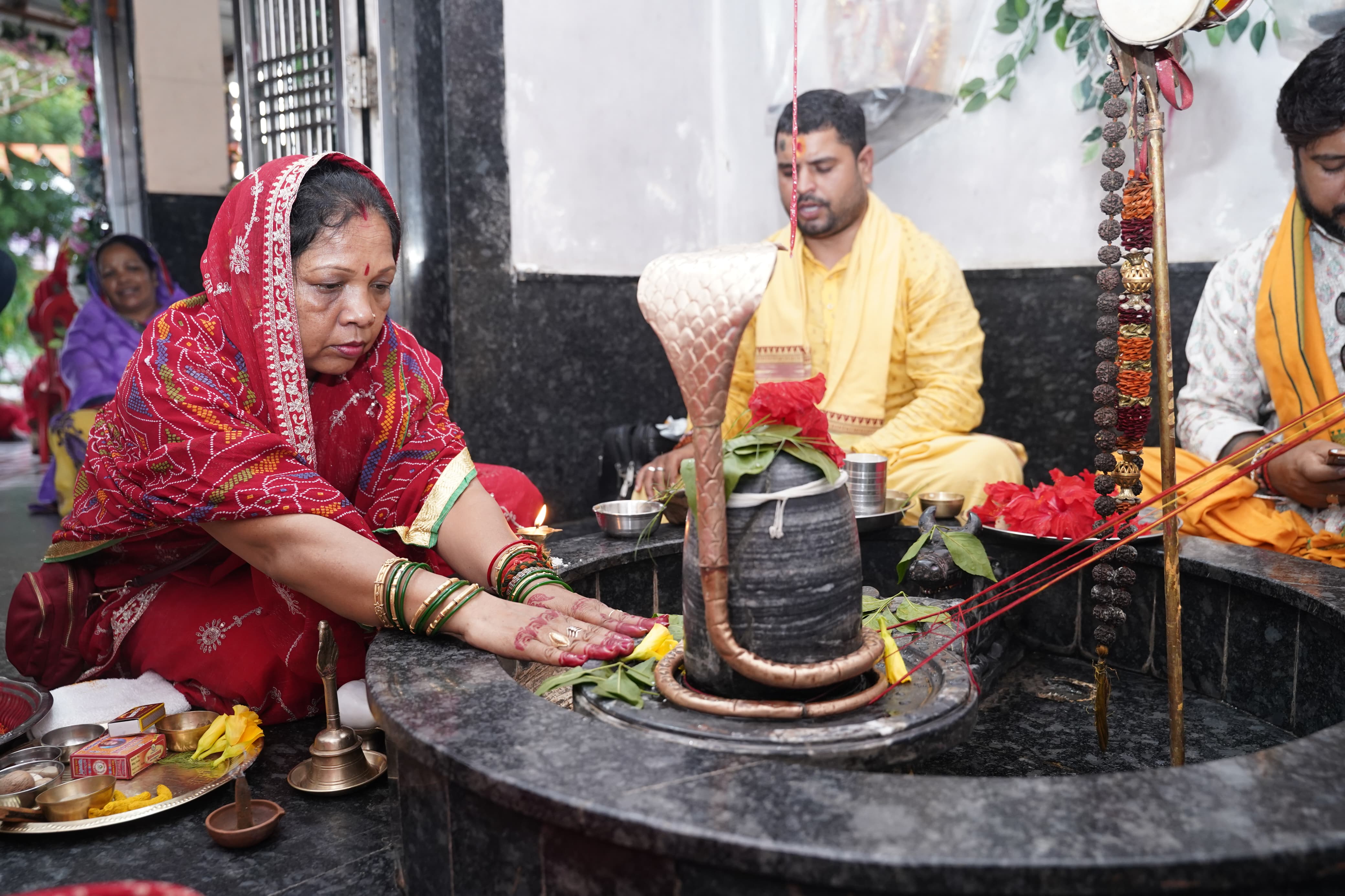 श्री फलेश्वर नाथ मंदिर बगिया में 1 लाख 11 हजार 111 पार्थिव शिवलिंग का होगा पूजन,निकाली गई भव्य कलश यात्रा, कल से शुरू होगा धार्मिक अनुष्ठान, मुख्यमंत्री की धर्मपत्नी श्रीमती कौशल्या साय हुईं शामिल