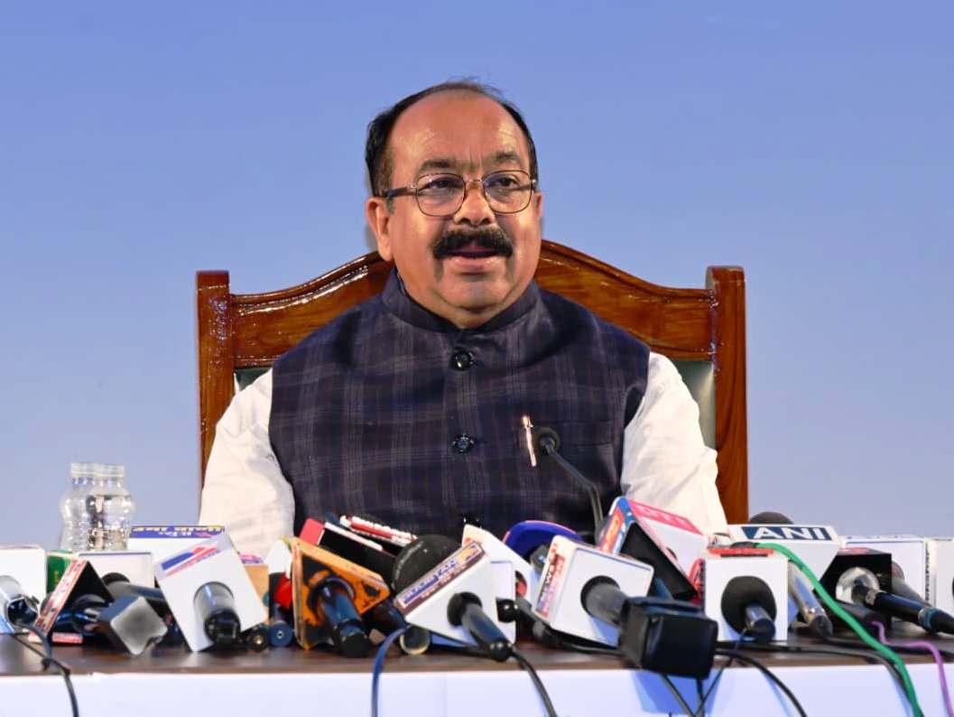 छत्तीसगढ़ में अधोसंरचना विकास को मिली रफ्तार, ढाई साल में 12,666 करोड़ के 1572 निर्माण कार्यों को मंजूरी&mdash;सड़कों, पुलों और भवनों के निर्माण से गांव से शहर तक मजबूत होगा विकास का नेटवर्क
