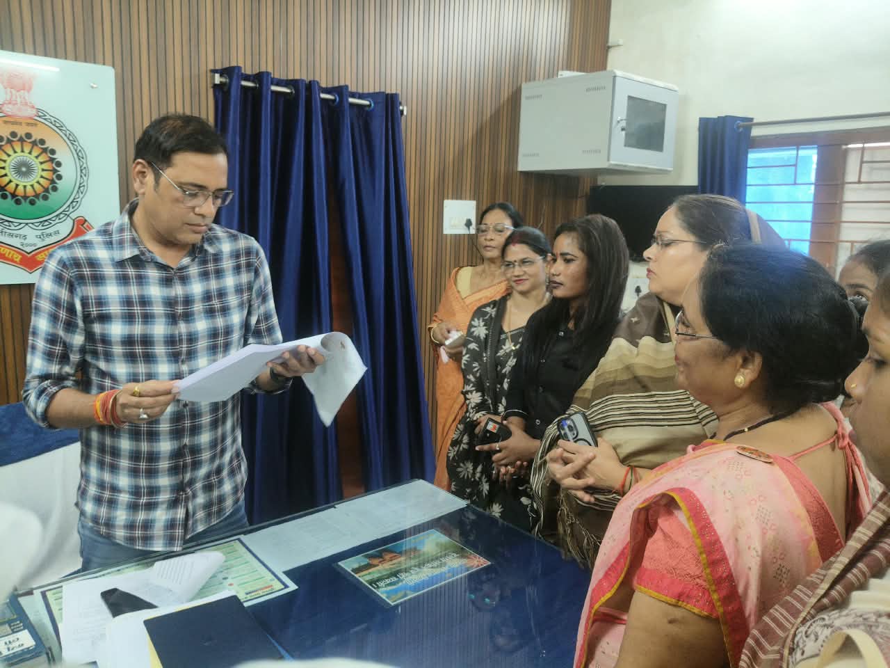 पहाड़ी कोरवा महिला कार्यकर्ता को लेकर फेसबुक पर आपत्तिजनक टिप्पणी से भाजपा में आक्रोश, महिला मोर्चा जिलाध्यक्ष के नेतृत्व में थाने पहुंचकर सौंपा शिकायत पत्र