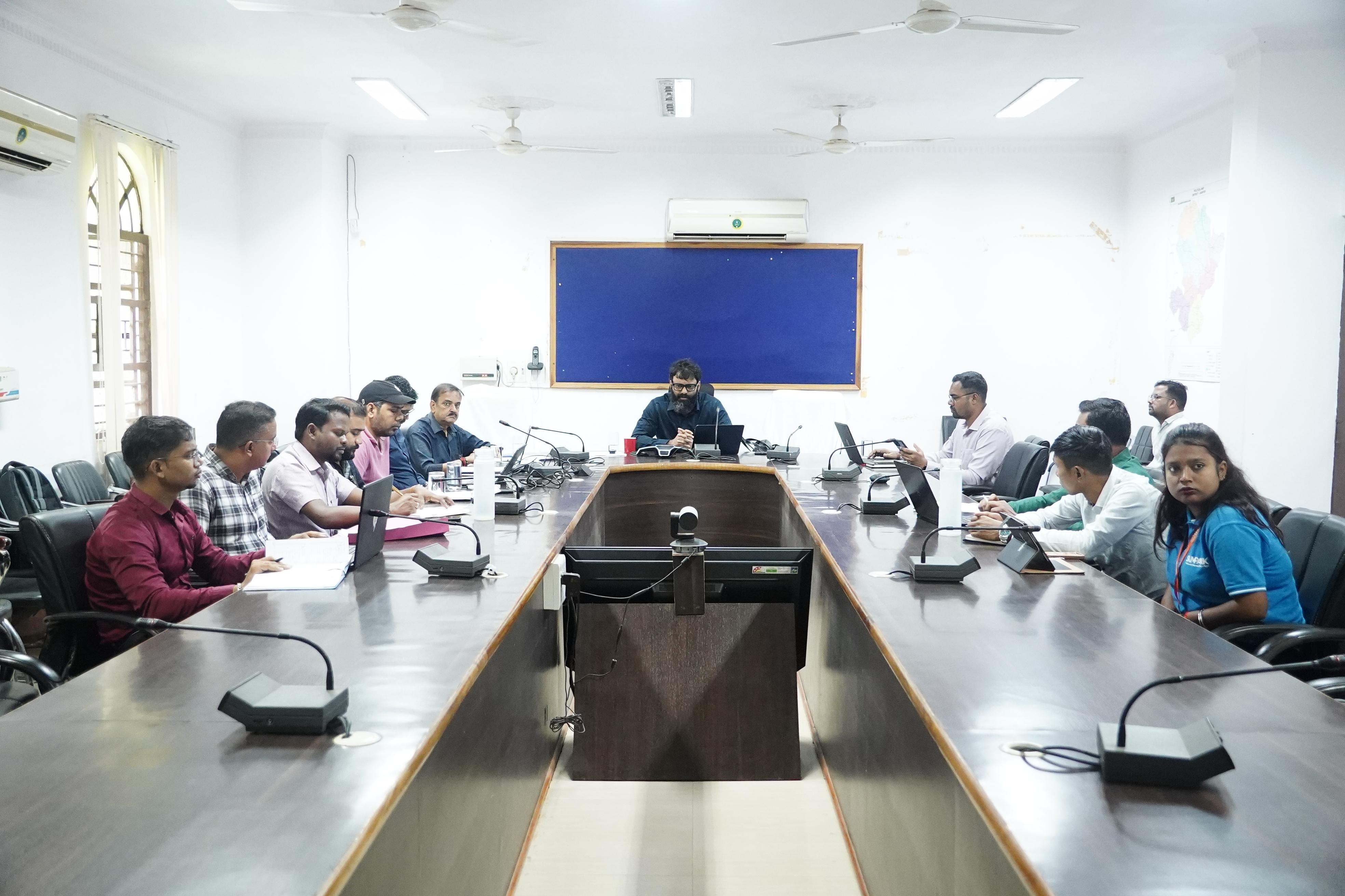 कलेक्टर रोहित व्यास का शिक्षा पर बड़ा फोकस: हर कक्षा में आईटी मॉनिटर, स्मार्ट क्लास में इंटरनेट और बच्चों को तकनीकी प्रशिक्षण के निर्देश