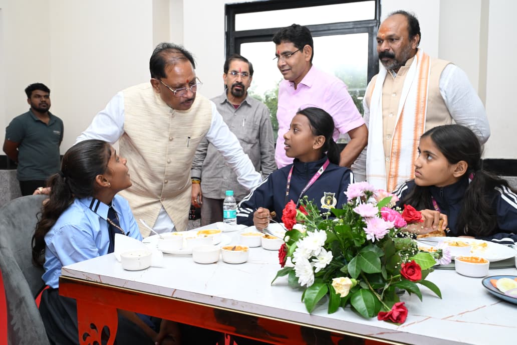 मेहनत करने वाले श्रमिकों के बच्चों को अब सपनों की उड़ान, मुख्यमंत्री साय ने कहा&mdash;आर्थिक परिस्थितियां प्रतिभा के रास्ते में नहीं बनेंगी बाधा, शिक्षा से तय होगा सुनहरा भविष्य