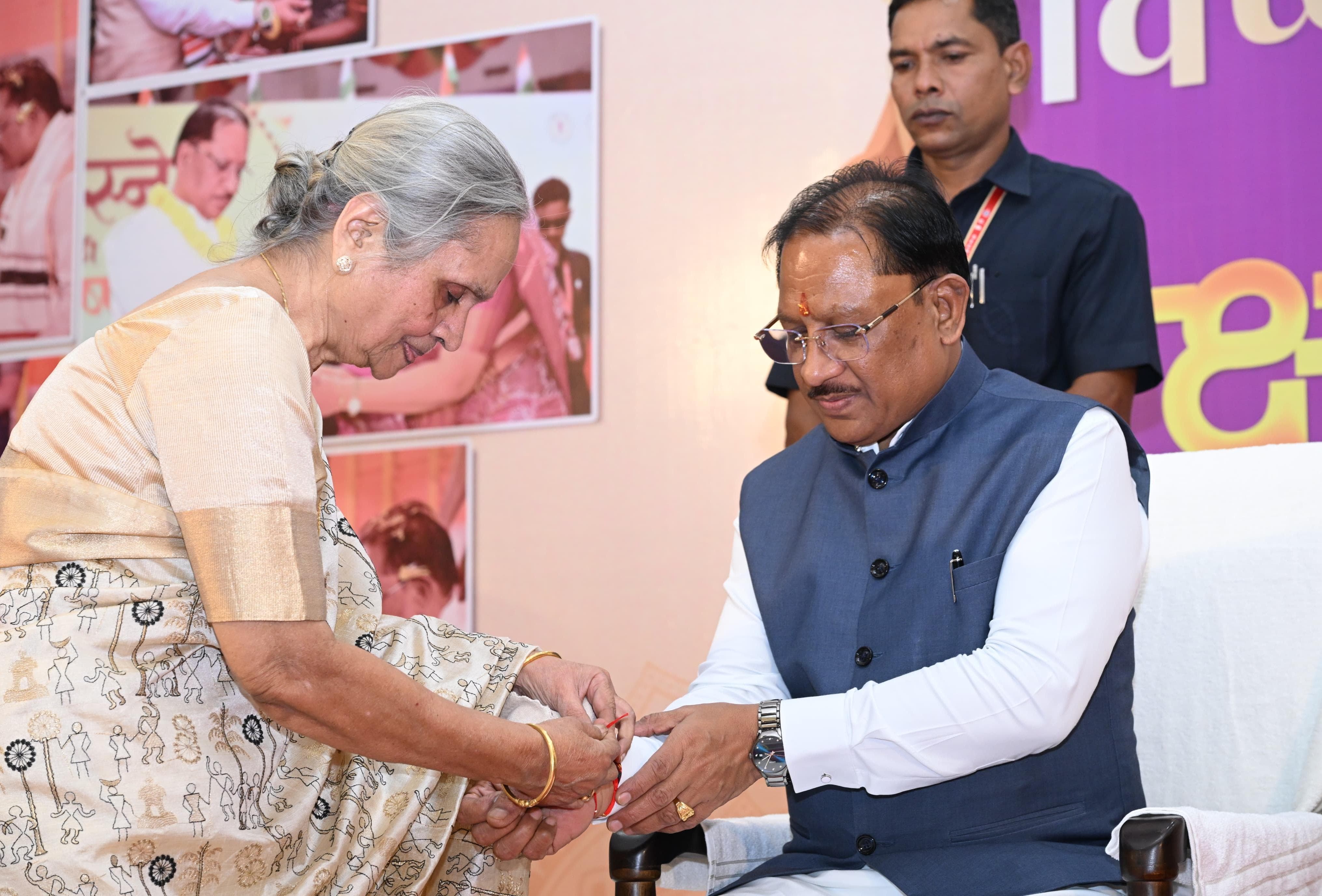 &ldquo;बहनों का स्नेह और आशीर्वाद मेरे लिए अनमोल&rdquo; &mdash; मुख्यमंत्री विष्णुदेव साय, रक्षाबंधन पर मातृशक्ति से बोले- आपके विश्वास से मजबूत होता है प्रदेश सेवा का संकल्प