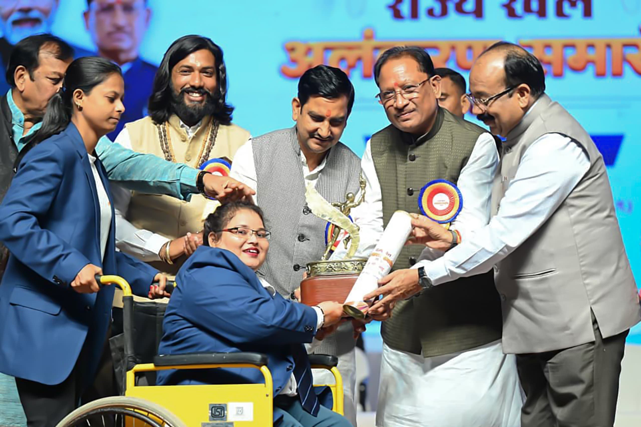 छत्तीसगढ़ की खेल प्रतिभाओं को तलाशने-तराशने और राष्ट्रीय-अंतरराष्ट्रीय मंच तक पहुंचाने सरकार प्रतिबद्ध, राष्ट्रीय खेल दिवस पर 126 खिलाड़ियों एवं प्रशिक्षकों को मिला राज्य खेल अलंकरण