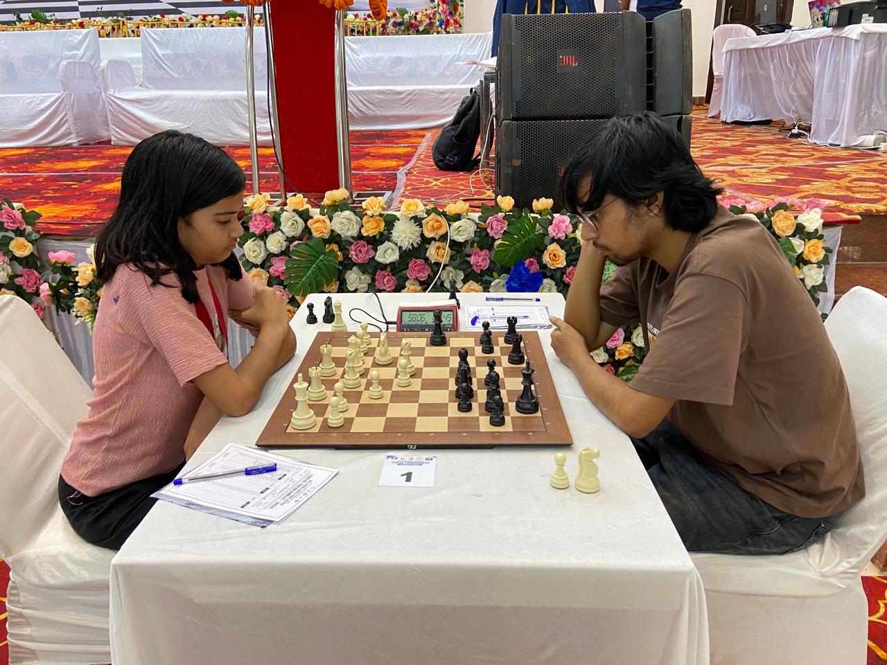 जशपुर में शतरंज का रोमांच चरम पर, पांचवें दौर में भी नहीं टूटा जीत का सिलसिला; IM कौस्तुव कुंडु, ओंकार कादव और कामद मिश्रा की लगातार पांचवीं जीत, 5-5 अंकों के साथ संयुक्त रूप से शीर्ष पर