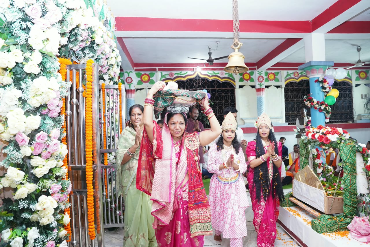 भजन, जयकारों और मटकी फोड़ से भक्तिमय हुआ पमशाला, श्री राधा-कृष्ण मंदिर में जन्माष्टमी पर उमड़ी श्रद्धालुओं की भीड़, लड्डू गोपाल को झूला झुलाकर मनाया जन्मोत्सव