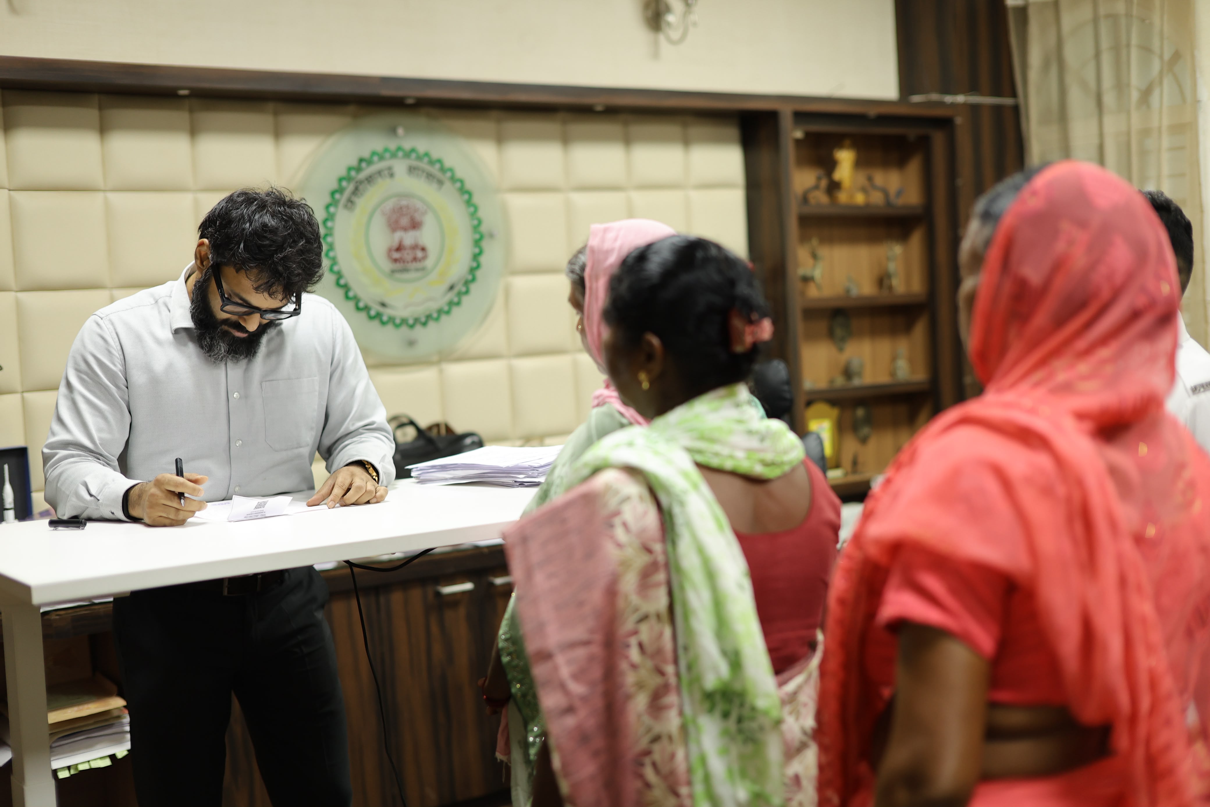 कलेक्टर के जनदर्शन में पहुंचे 41 आवेदन, राजस्व से लेकर पेयजल, सड़क और शासकीय योजनाओं से जुड़ी समस्याओं पर हुई सुनवाई