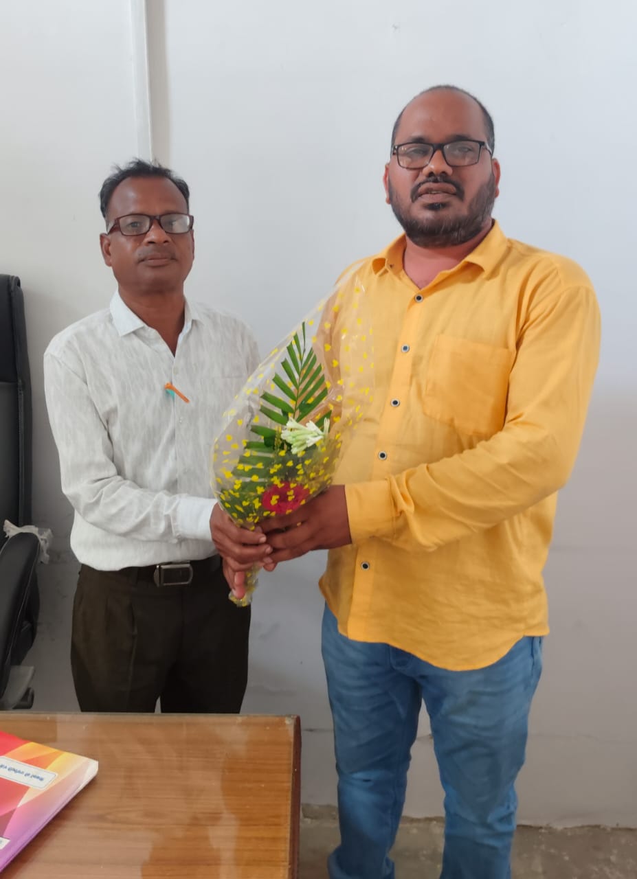 विकासखंड शिक्षा कार्यालय छुरिया में नए बीईओ जितेंद्र उईके ने संभाली जिम्मेदारी, प्रदेश अध्यक्ष जाकेश साहू ने पहुंचकर किया आत्मीय स्वागत