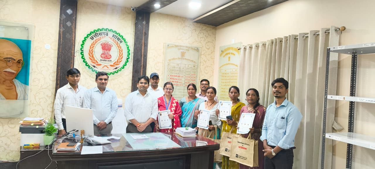 विनोबा ऐप से नवाचारी शिक्षा को मिल रहा बढ़ावा, पोस्ट ऑफ द मंथ एवं स्पर्धा विजेता शिक्षकों का जिला पंचायत सीईओ अभिषेक कुमार ने किया सम्मान
