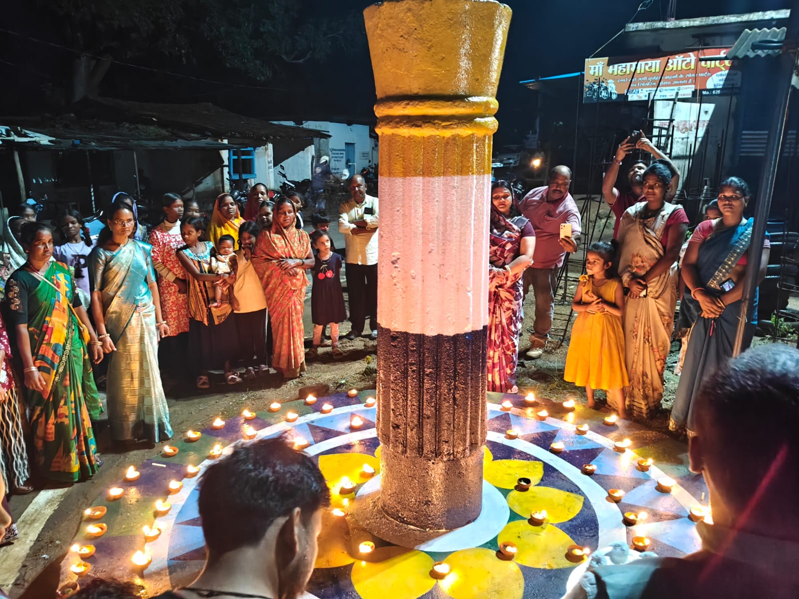 नारायणपुर में घी के 151 दीपों से रोशन हुआ अटल चौक, केक काटकर और रसगुल्ला बांटकर मनाया प्रधानमंत्री मोदी का जन्मदिन, &lsquo;आशीर्वाद का दीया&rsquo; कार्यक्रम में दिखा उत्साह
