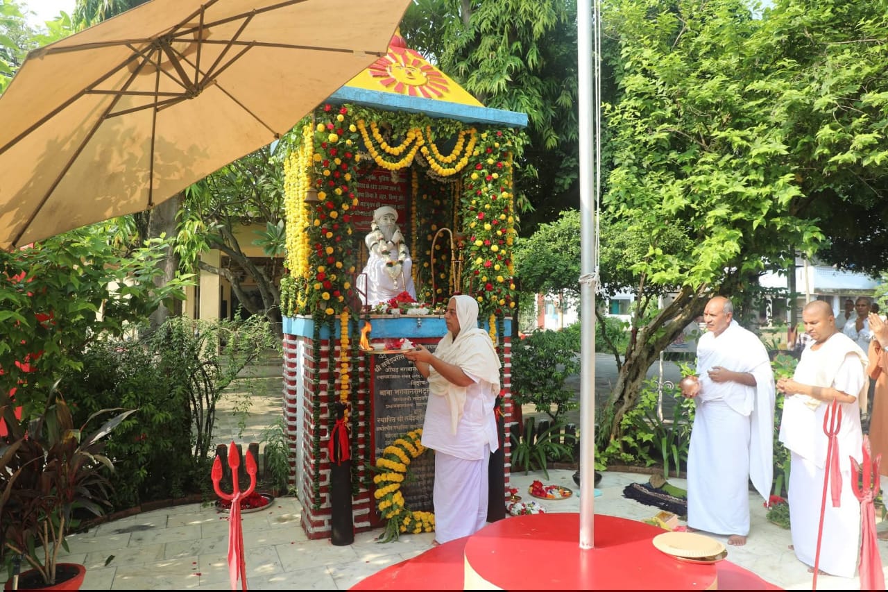 लोलार्क षष्ठी पर भक्तिमय हुआ पड़ाव आश्रम, महाराजश्री बाबा कीनाराम जी की 426वीं जन्म षष्ठी श्रद्धा से मनाई गई, हवन-पूजन और अखंड संकीर्तन के साथ अघोरेश्वर भगवान राम जी की 90वीं जयंती समारोह का हुआ शुभारंभ