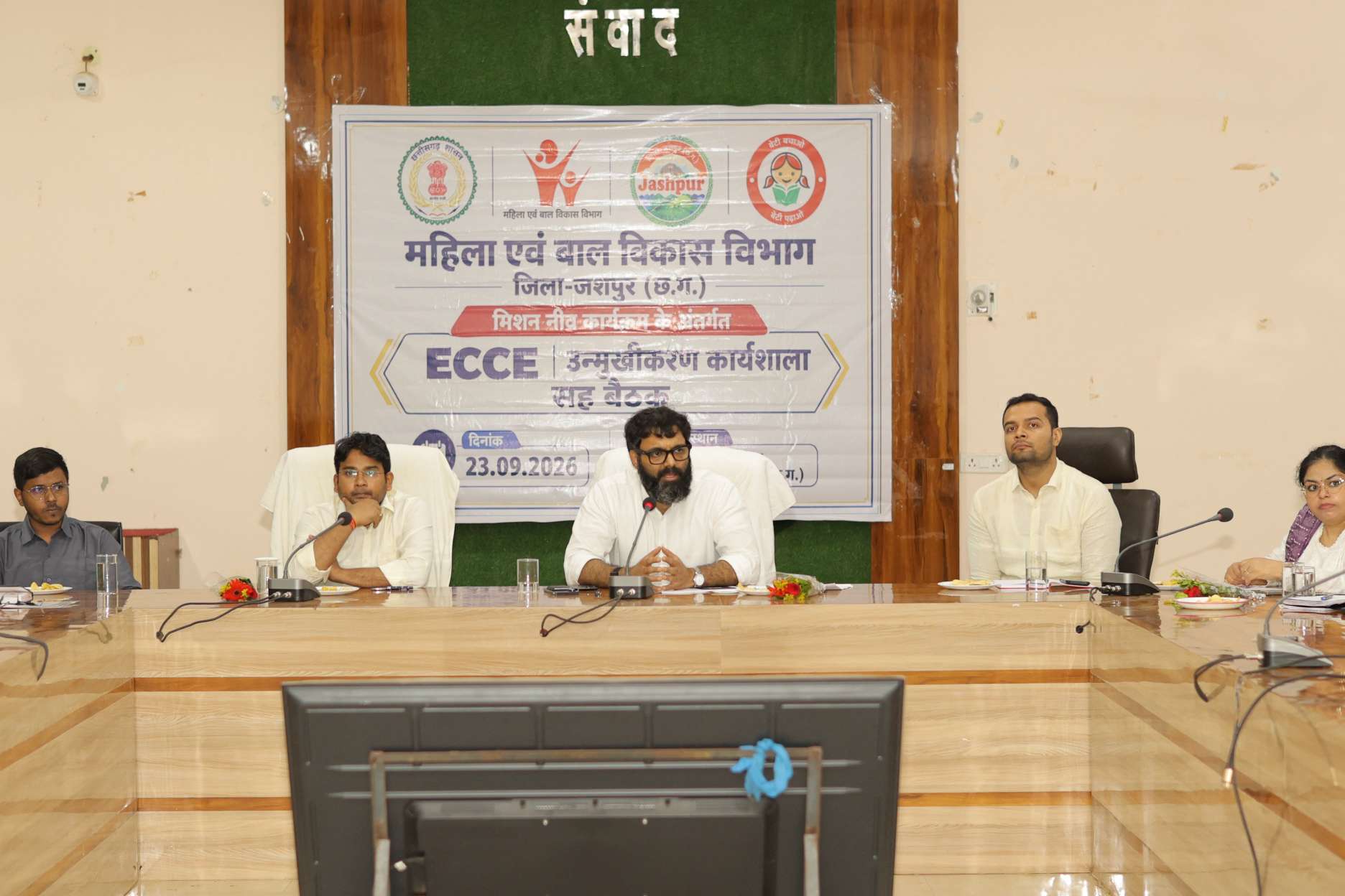 आंगनबाड़ी केंद्रों में अब गतिविधियों के जरिए निखरेगी नौनिहालों की प्रतिभा, प्रारंभिक बाल्यावस्था देखभाल एवं शिक्षा को सशक्त बनाने मिशन नींव जशपुर के तहत हुआ समझौता, कलेक्टर रोहित व्यास ने दिए आवश्यक दिशा-निर्देश