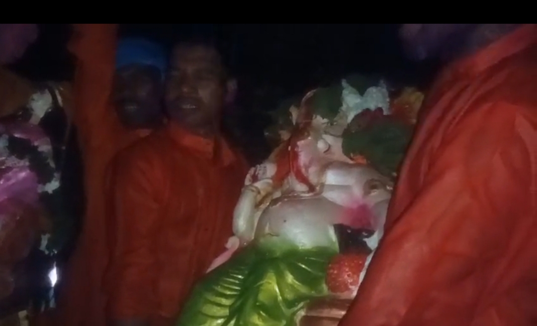 नारायणपुर के पोखराटोली में आस्था के साथ दिखा ग्रामीणों का उत्साह, गणेश पूजा समिति ने कराया 11 दिवसीय आयोजन, विसर्जन के बाद देर रात तक डांस प्रतियोगिता ने बांधा समां