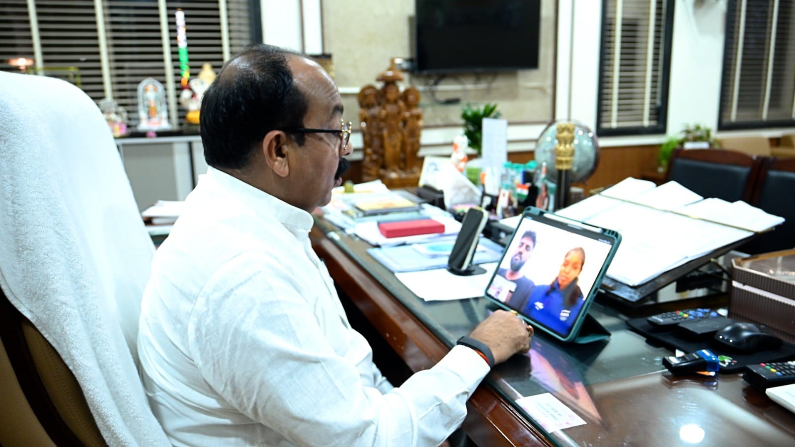 जापान में एशियन गेम्स में भारत को स्वर्ण दिलाने वाली छत्तीसगढ़ की बेटी संजू देवी से उप मुख्यमंत्री अरुण साव ने वीडियो कॉल पर की बातचीत, उपलब्धि पर जताई खुशी और कहा&mdash;पूरे प्रदेश को अपनी बेटी की सफलता पर गर्व