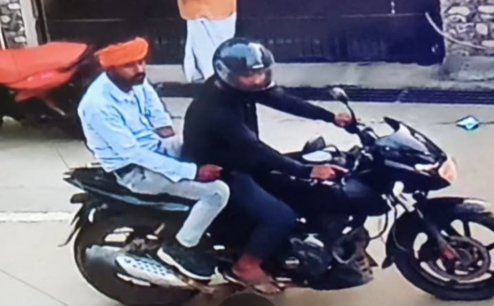 केलो विहार में महिला से चेन स्नेचिंग : बाइक सवार दो युवकों ने मंगलसूत्र झपटा, CCTV में कैद हुई वारदात,शहर में नाकेबंदी कर तलाश जारी