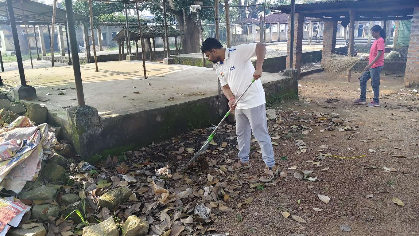 सेवा संकल्प अभियान के तहत जशपुर जिले में दिखा स्वच्छता के प्रति जनसहभागिता का उत्साह, महिला समूहों, युवाओं, स्वच्छाग्रहियों और ग्रामीणों ने एकजुट होकर किया श्रमदान