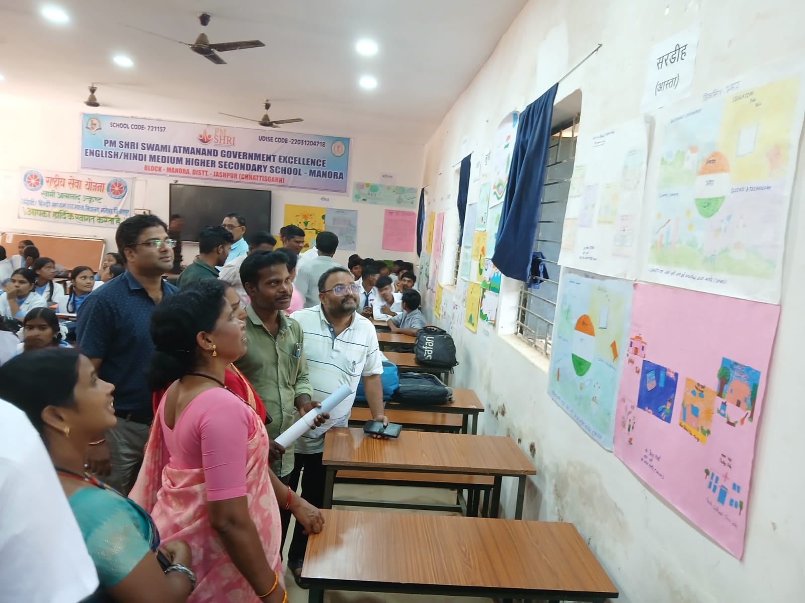 मनोरा में सेवा संकल्प अभियान के तहत विकासखंड स्तरीय चित्रकला एवं भाषण प्रतियोगिता का आयोजन, शांति भगत ने कहा&mdash;बच्चों के सर्वांगीण विकास से ही विकसित भारत का सपना होगा साकार