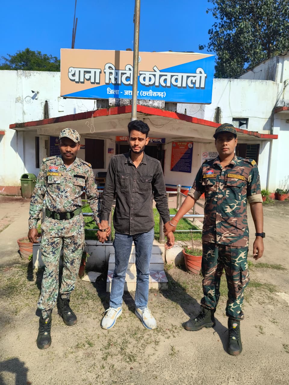 निजी फोटो-वीडियो वायरल कर युवती और परिवार को जान से मारने की धमकी, जशपुर पुलिस ने दिल्ली से आरोपी को दबोचा