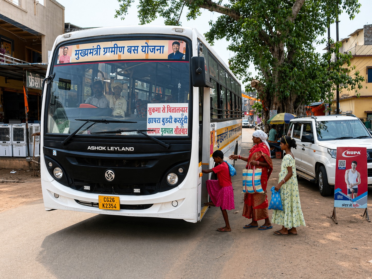 सुदूर गांवों की राह हुई आसान, मुख्यमंत्री ग्रामीण बस योजना ने बदली परिवहन की तस्वीर; 13 जिलों के 850 गांव पहली बार नियमित बस सेवा से जुड़े, हाट-बाजार से अस्पताल और जिला मुख्यालय तक पहुंच हुई सुगम