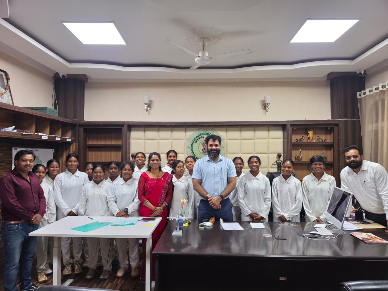 इचकेला छात्रावास की बेटियों का क्रिकेट में डबल धमाका, अंडर-17 में लगातार दूसरे साल गोल्ड तो अंडर-19 में भी स्वर्ण पदक जीतकर सरगुजा जोन को बनाया प्रदेश चैंपियन