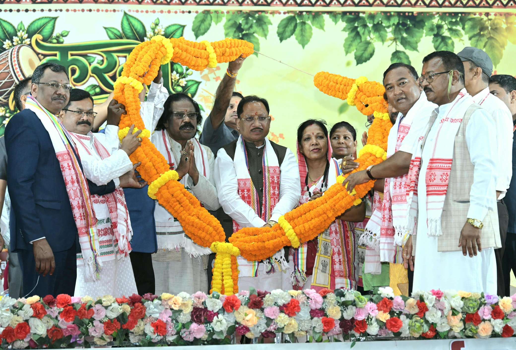 करमा तिहार पर मुख्यमंत्री विष्णुदेव साय की बड़ी घोषणाएं, कंवर समाज के सामाजिक भवनों और सांस्कृतिक मंच के लिए 90 लाख, राजधानी में हर साल करमा महोत्सव के आयोजन हेतु 10 लाख रुपए देने का ऐलान