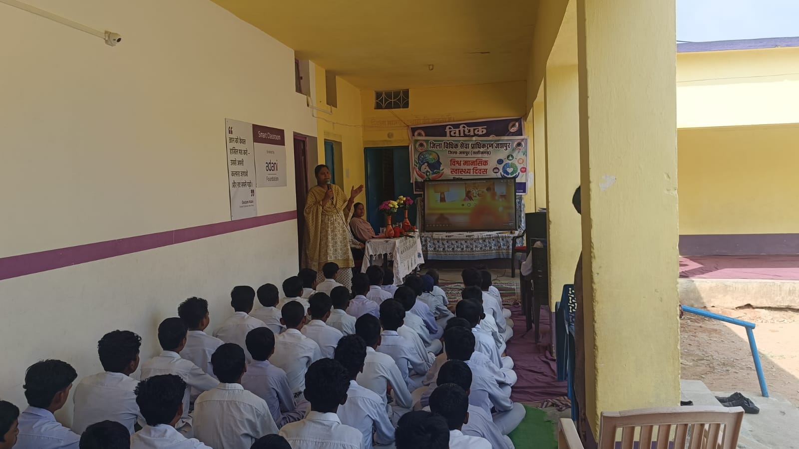 विश्व मानसिक स्वास्थ्य दिवस पर दुलदुला के दो विद्यालयों में जागरूकता शिविर, विद्यार्थियों को मानसिक तनाव से बचाव की दी गई जानकारी