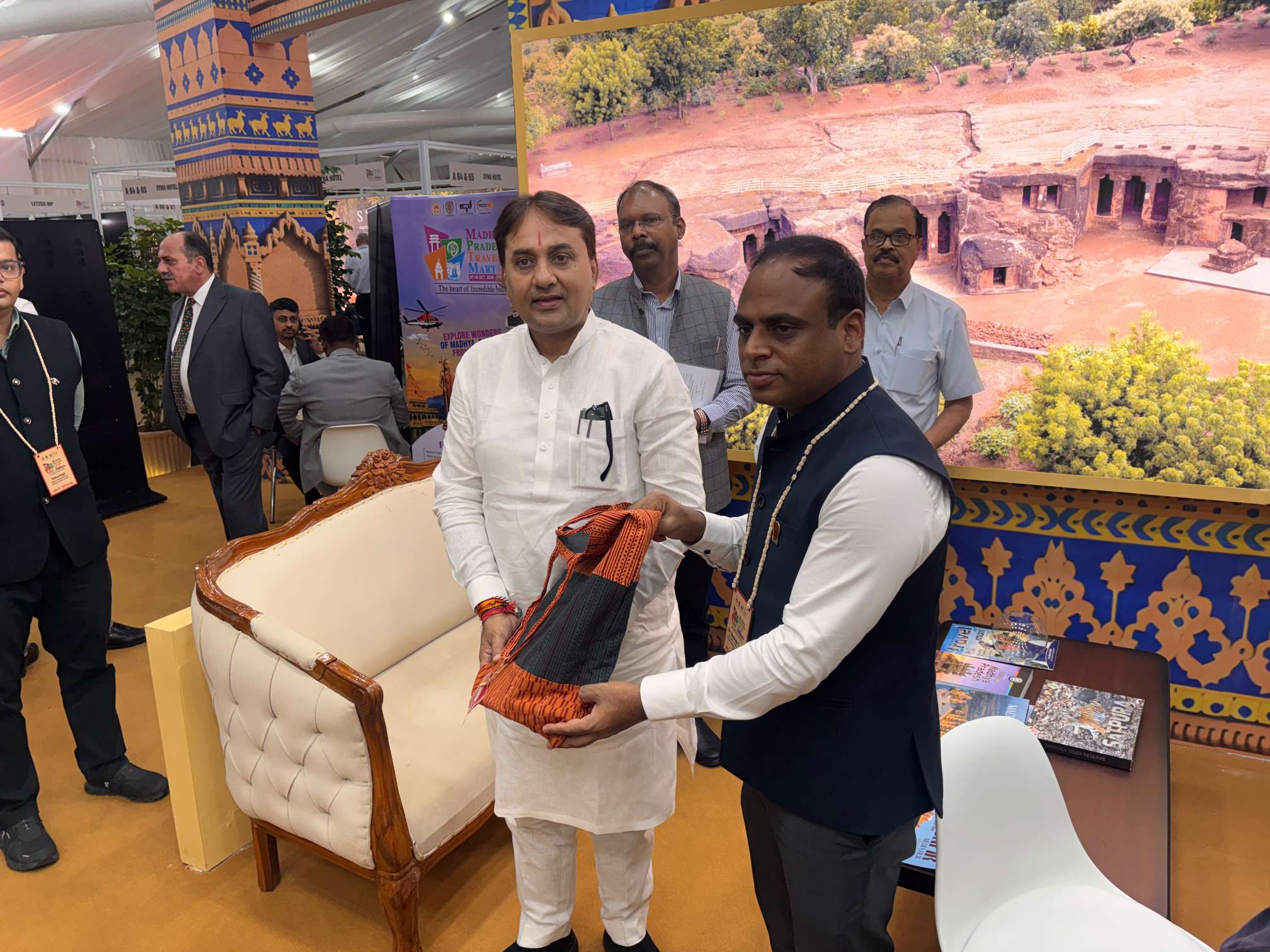 मुख्यमंत्री विष्णुदेव साय के नेतृत्व में छत्तीसगढ़ पर्यटन को नई पहचान दिलाने की पहल तेज, मध्यप्रदेश ट्रैवल मार्ट में देशभर के टूर ऑपरेटरों के सामने प्रस्तुत की गई राज्य की प्राकृतिक और सांस्कृतिक विरासत