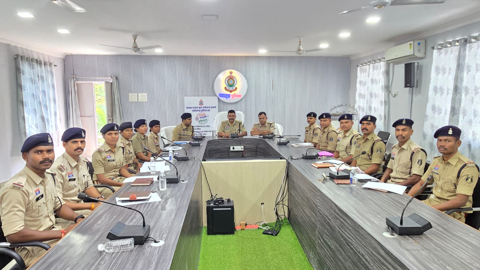 जशपुर पुलिस में बड़ा फेरबदल, - कहीं थाने की कमान तो कहीं चौकी की जिम्मेदारी, जशपुर में 13 प्रशिक्षु उप निरीक्षकों को मिला व्यावहारिक प्रशिक्षण का अवसर, प्रशासनिक जरूरतों के तहत 13 पुलिस अधिकारियों का भी स्थानांतरण