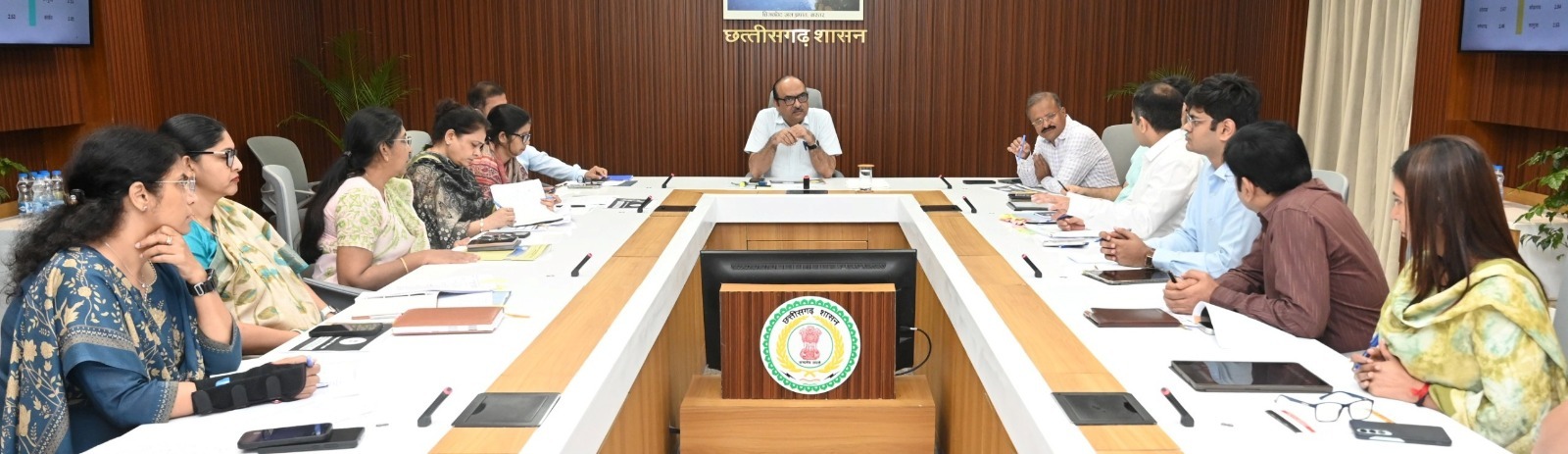 बच्चों और महिलाओं के पोषण आहार में मिलेट को शामिल करने की तैयारी, मुख्य सचिव की बैठक में उत्पादन, उपार्जन और किसानों को प्रोत्साहित करने के मुद्दों पर हुआ विचार-विमर्श