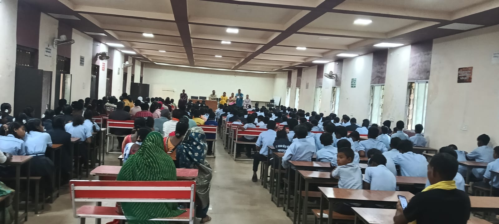 बच्चों के बेहतर भविष्य के लिए पालकों और शिक्षकों के बीच समन्वय जरूरी, सेजस हिंदी माध्यमिक शाला जशपुर में आयोजित बैठक में पढ़ाई, स्वास्थ्य, स्वच्छता और मोबाइल के सीमित उपयोग पर हुई चर्चा