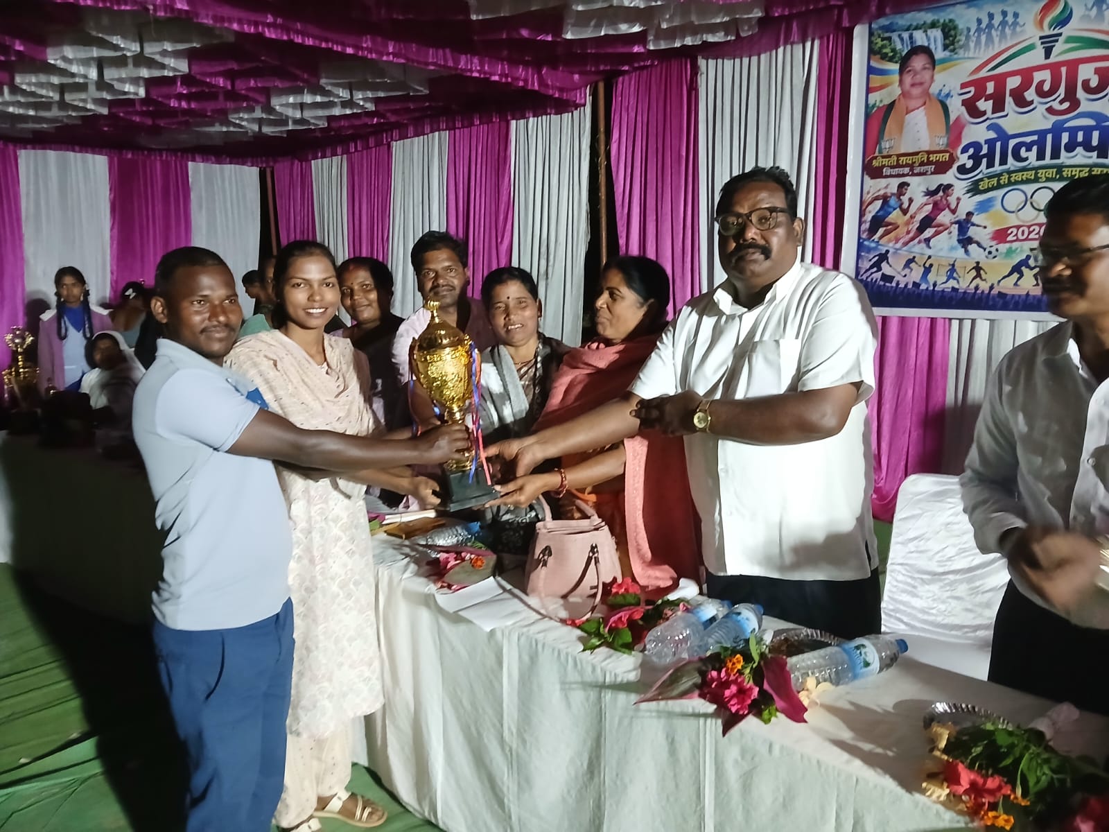 मनोरा में सरगुजा ओलंपिक के जरिए ग्रामीण खेल प्रतिभाओं को आगे बढ़ाने की पहल, दो दिनों तक चला खेलों का महाकुंभ, जनप्रतिनिधियों की उपस्थिति में हुआ समापन समारोह