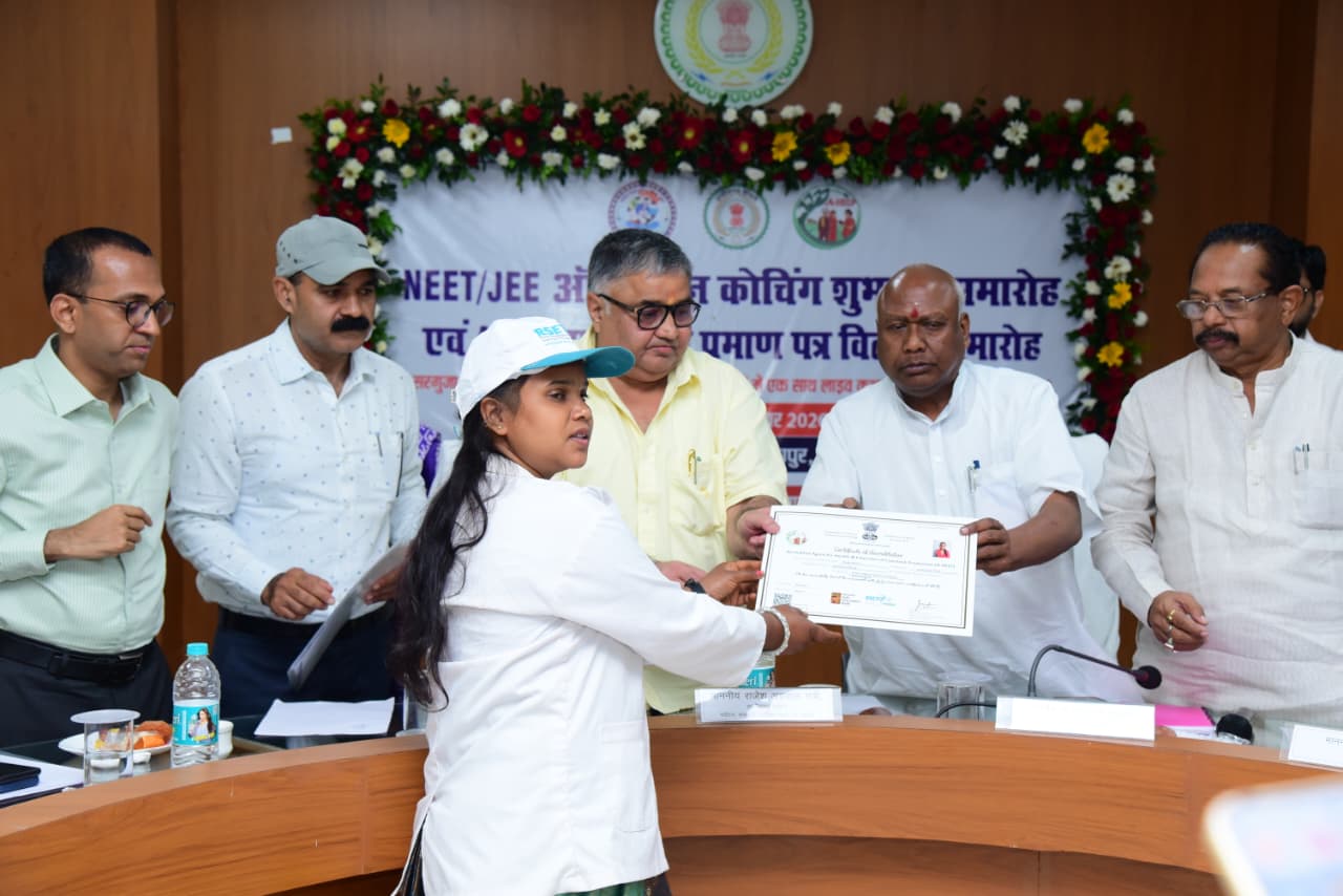 प्रतिभा बड़े शहरों की मोहताज नहीं, सही अवसर और मार्गदर्शन मिले तो सरगुजा का बच्चा भी देश में बना सकता है अपनी अलग पहचान : मंत्री राजेश अग्रवाल