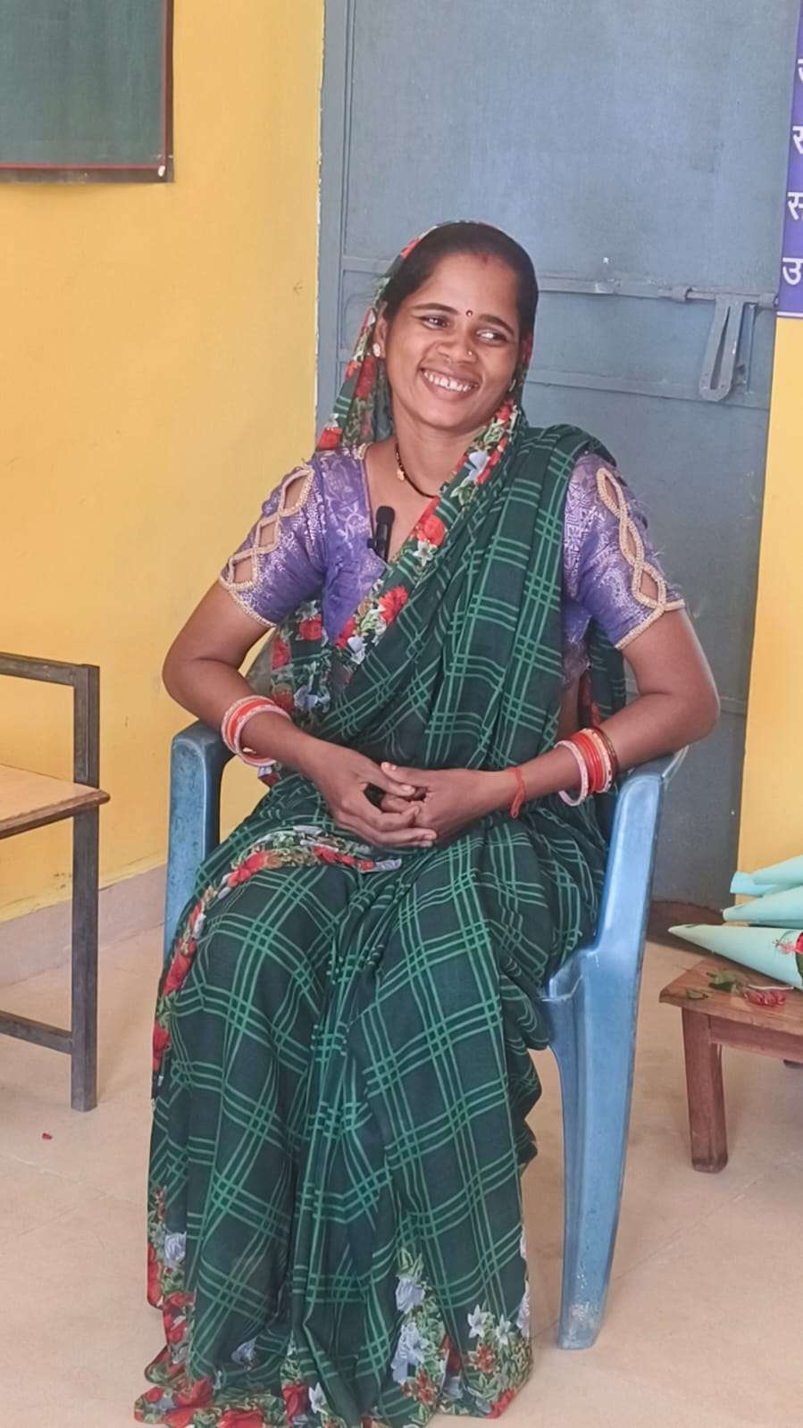 मुख्यमंत्री विष्णु देव साय की महतारी वंदन योजना बनी माताओं का सहारा, 32वीं किस्त की राशि से मानकुंवर बच्चों के लिए खरीद रहीं कॉपी-पेन