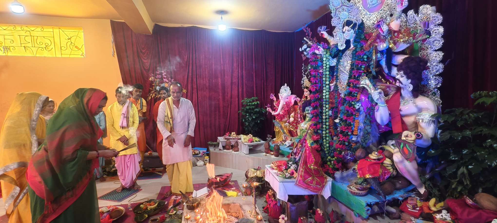 नवरात्रि के पावन पर्व पर विधायक गोमती साय ने दुर्गा पंडालों में टेका माथा, क्षेत्रवासियों की उन्नति और खुशहाली के लिए मांगा मां दुर्गा का आशीर्वाद