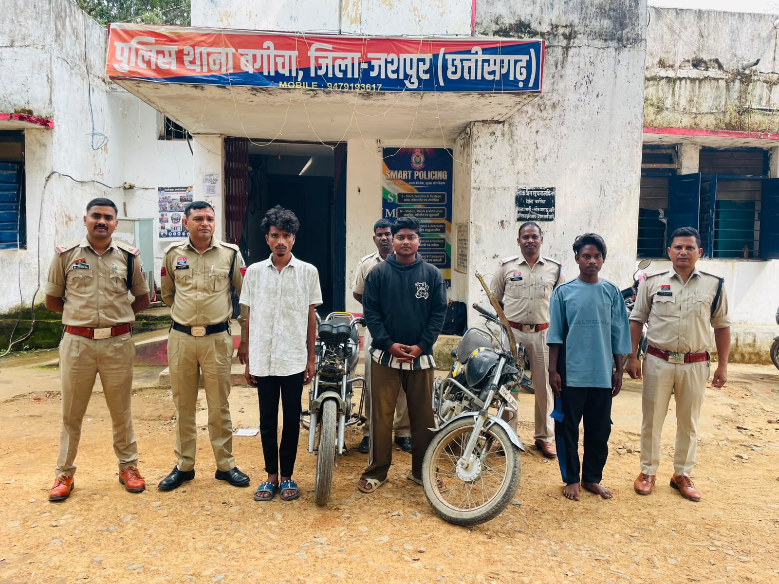 महादेवडांड़ में तलवार की धौंस दिखाकर गिरदावरी कर रहे युवक से मांगे रुपए, रकम नहीं मिलने पर लूटी मोटरसाइकिल;तीन आरोपी गिरफ्तार और चार बालक भेजे गए बाल संप्रेषण गृह