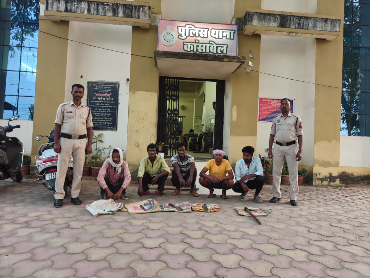 ऑपरेशन शंखनाद के तहत जशपुर पुलिस की बड़ी कार्रवाई, कांसाबेल के सागीभावना में 50 किलो गौमांस के साथ पांच आरोपी गिरफ्तार, न्यायिक रिमांड पर भेजे गए जेल