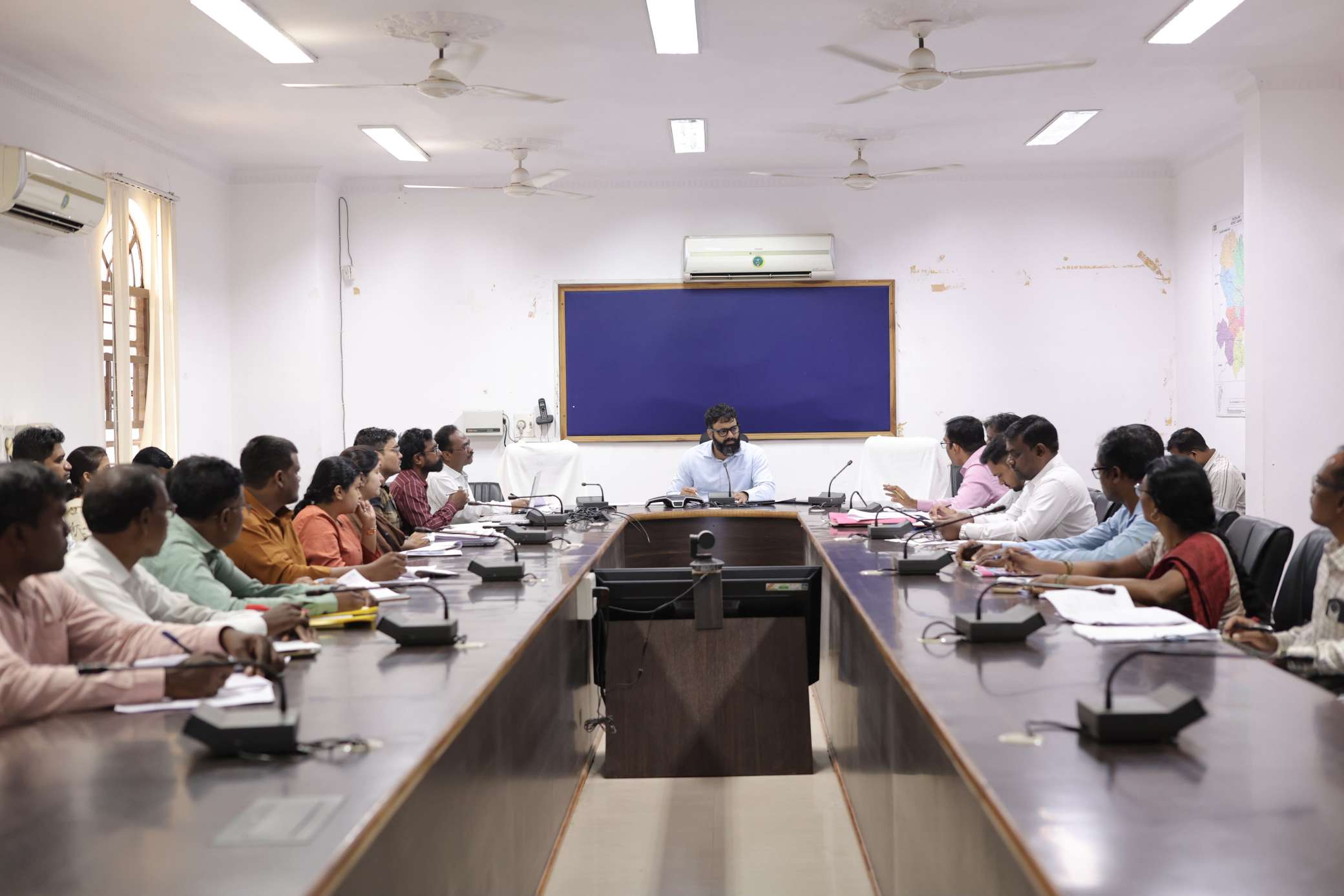 किसानों की आय बढ़ाने फसल विविधीकरण पर फोकस, जशपुर में रबी फसल का रकबा बढ़ाने और पड़ती जमीन पर खेती कराने कलेक्टर रोहित व्यास ने दिए निर्देश