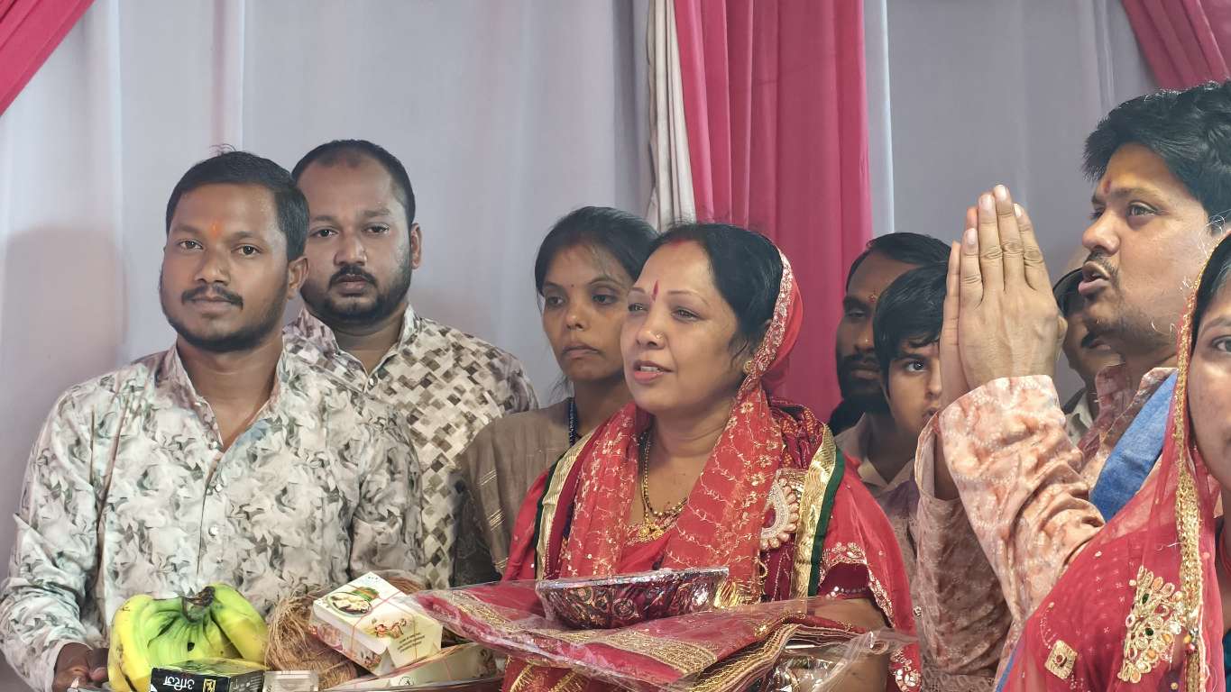 महानवमी पर नारायणपुर के दुर्गा पंडाल में पहुंचीं मुख्यमंत्री विष्णुदेव साय की धर्मपत्नी कौशल्या साय, मां भवानी की भव्य आरती में शामिल होकर क्षेत्रवासियों के सुख, शांति और समृद्धि की कामना की
