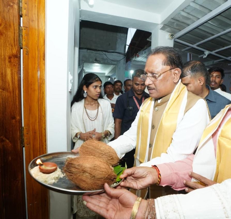भण्डारपुरी धाम से मुख्यमंत्री विष्णु देव साय का बड़ा संदेश&mdash;सत्य, अहिंसा और सामाजिक समरसता के मार्ग पर आगे बढ़ेगा छत्तीसगढ़, सतनामी समाज के विकास के लिए करोड़ों के कार्यों की सौगात