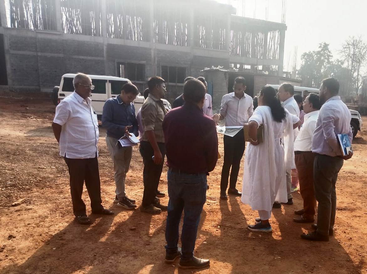 पीडब्ल्यूडी सचिव मुकेश कुमार बंसल ने मोहला में निर्माण कार्यों का लिया जायजा, संयुक्त जिला कार्यालय भवन और आवासीय परिसर का किया निरीक्षण